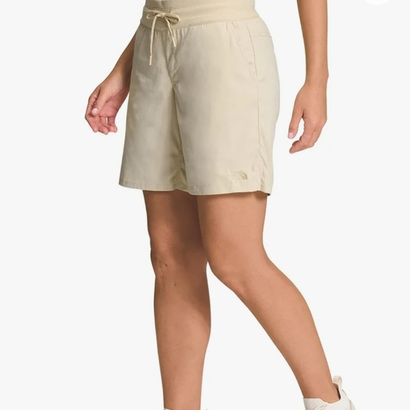 THE NORTH FACE Women's Aphrodite Motion Bermuda Short - Picture 3 of 12